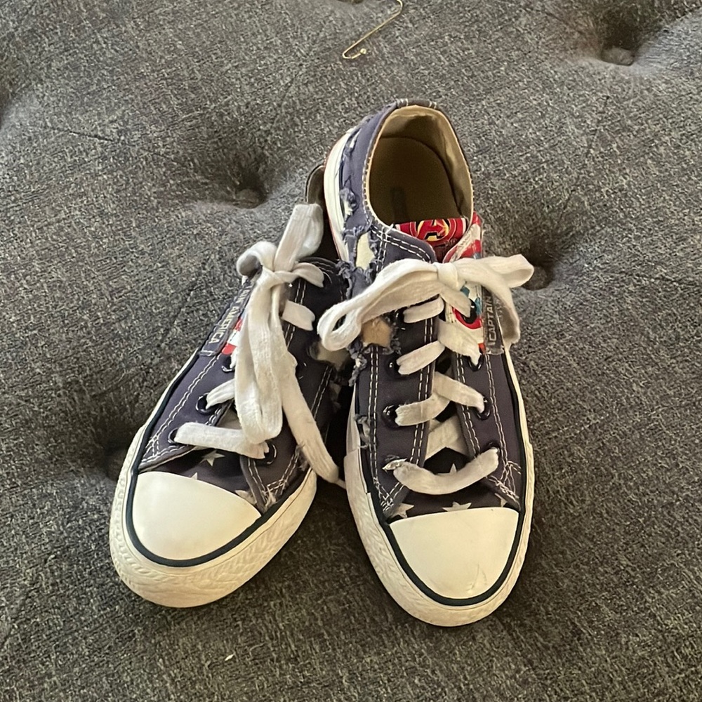 Vintage 2012 Marvel Avengers Captain America Converse 3/5